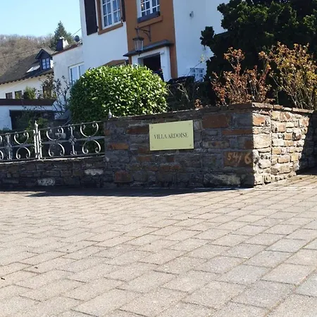 Villa Ardoise Direkt An Der Mosel Zwischen Cochem Und Koblenz Brodenbach