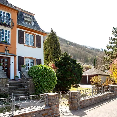 Ardoise Direkt An Der Mosel Zwischen Cochem Und Koblenz * Brodenbach