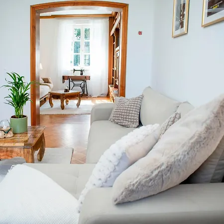 Ardoise Direkt An Der Mosel Zwischen Cochem Und Koblenz