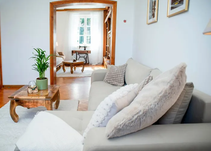 Ardoise Direkt An Der Mosel Zwischen Cochem Und Koblenz